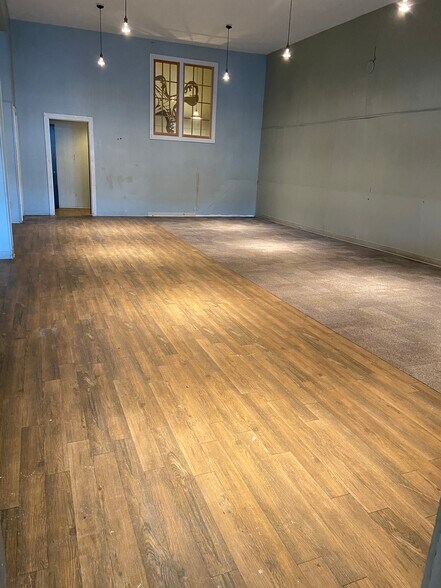 More Photos Of 6400-6420 SE Foster Rd, Portland Storefront For Lease