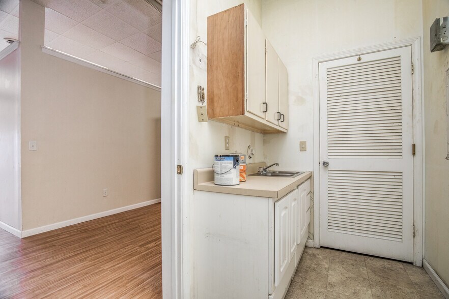 More Photos Of 4223 N Saint Peters Pky, Saint Peters General Retail For Lease