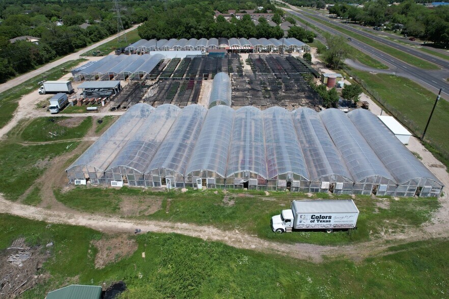 More Photos Of 804 N Lacy Dr, Waco Garden Center For Sale