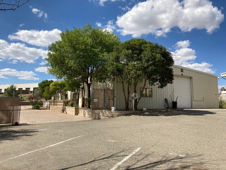 More Photos Of 2601 N Lake Valley Rd, Prescott Valley Warehouse For Lease