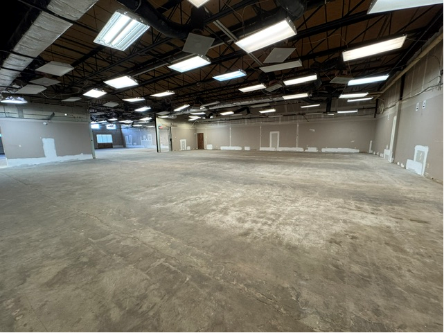More Photos Of 5 Johnson Dr, Raritan Warehouse For Lease
