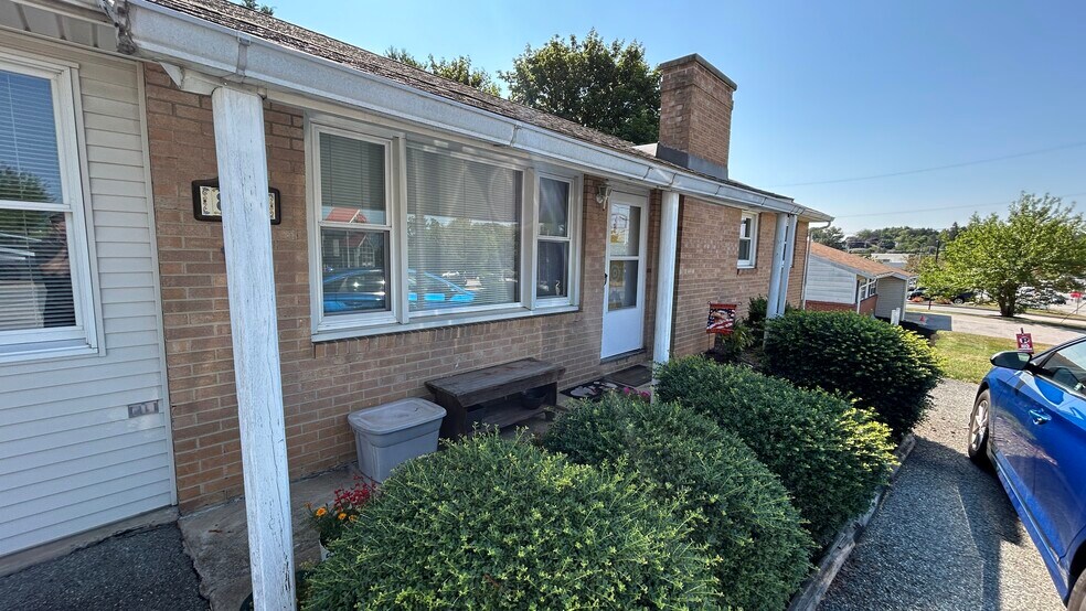More Photos Of 825 Edgewood Rd, York General Retail For Sale