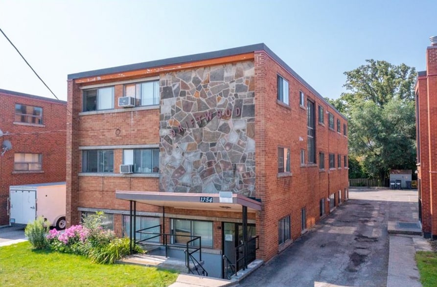 Primary Photo Of 1254 Fennell Ave E, Hamilton Apartments For Sale
