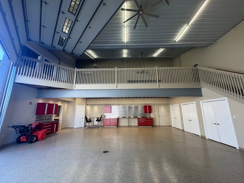 More Photos Of 2256 Ferry Rd, Naperville Flex For Sale