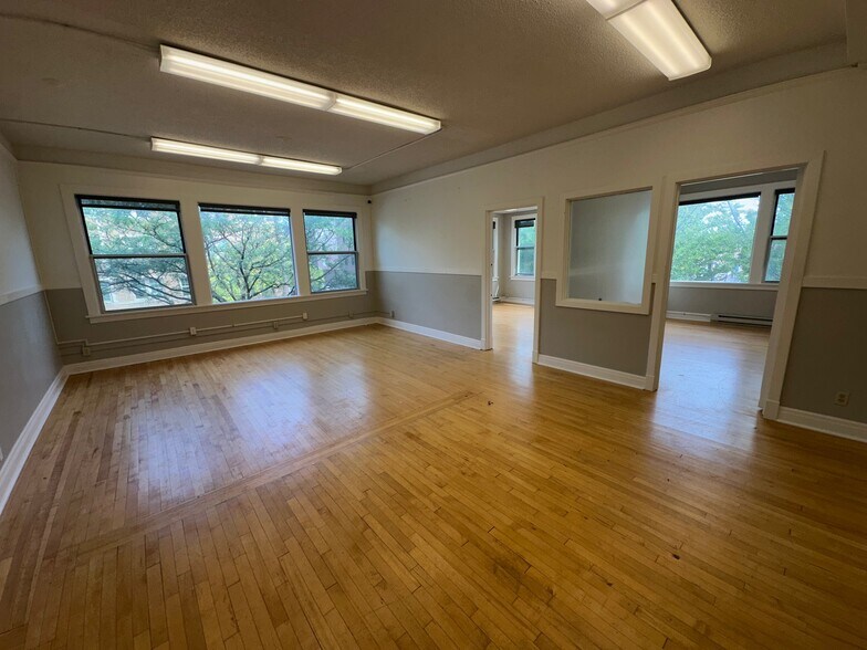 More Photos Of 2000-2006 Hennepin Ave, Minneapolis Storefront Retail Office For Lease