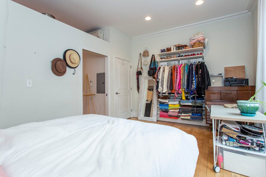 More Photos Of 2020 Locust St, Philadelphia Apartments For Sale
