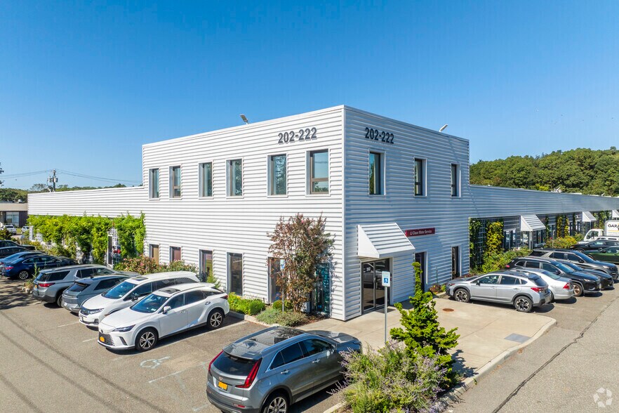 Primary Photo Of 202 Bethpage Sweet Hollow Rd, Old Bethpage Warehouse For Lease