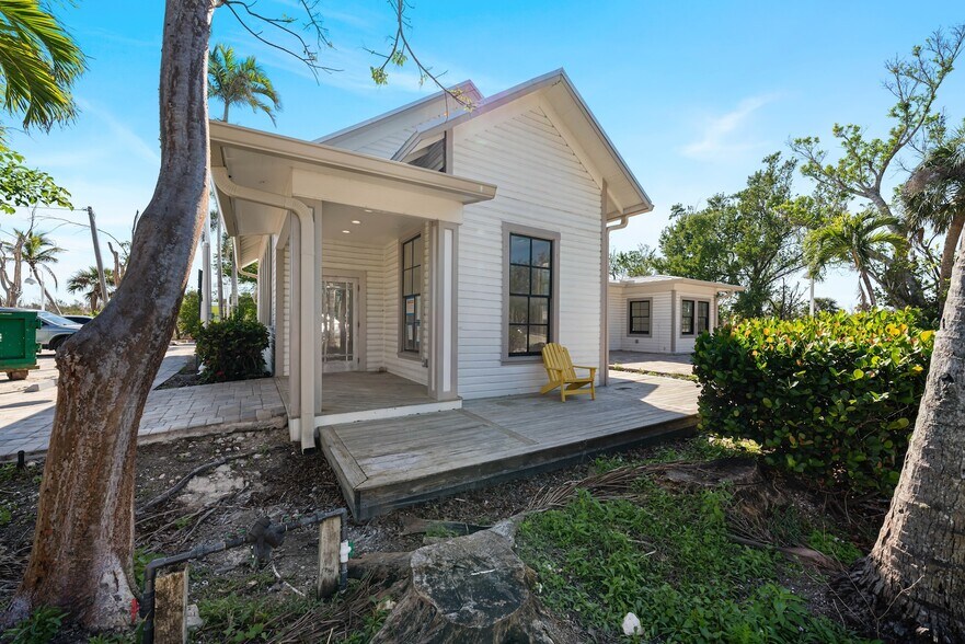 More Photos Of 520 Tarpon Bay Rd, Sanibel General Retail For Sale