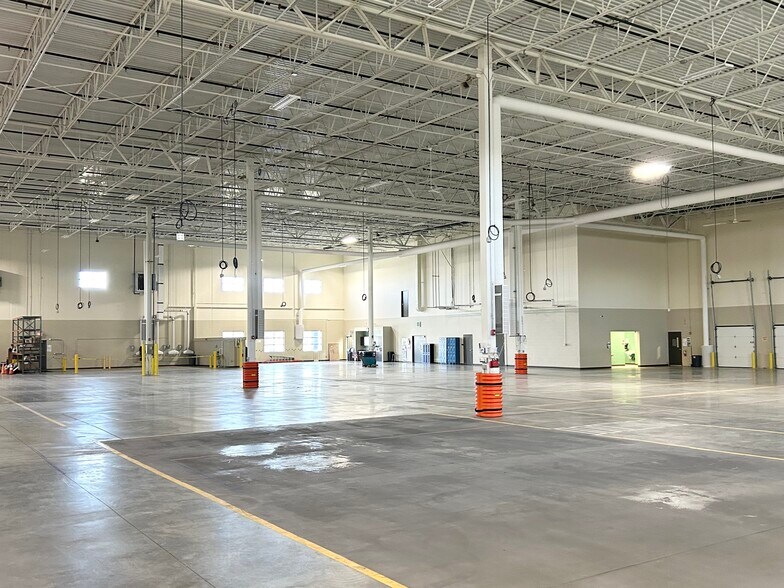 More Photos Of 501 W Air Park Dr, Muncie Warehouse For Lease