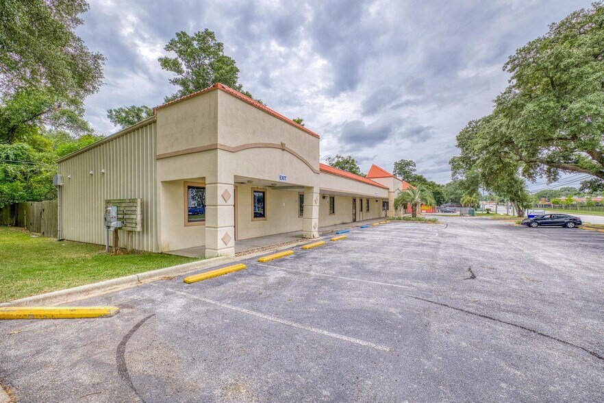 More Photos Of 1851 St Mary Ave, Pensacola Medical For Lease