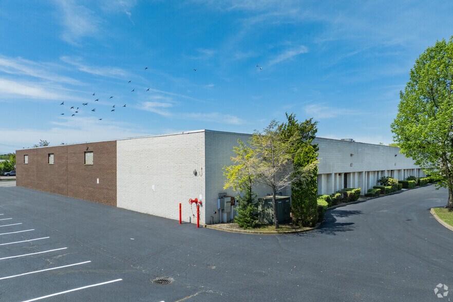 More Photos Of 40-48 Drexel Dr, Bay Shore Warehouse For Lease