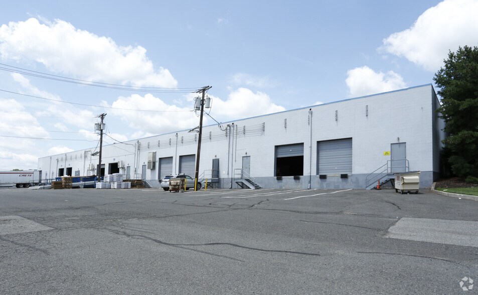 More Photos Of 18 Home News Row, New Brunswick Warehouse For Lease