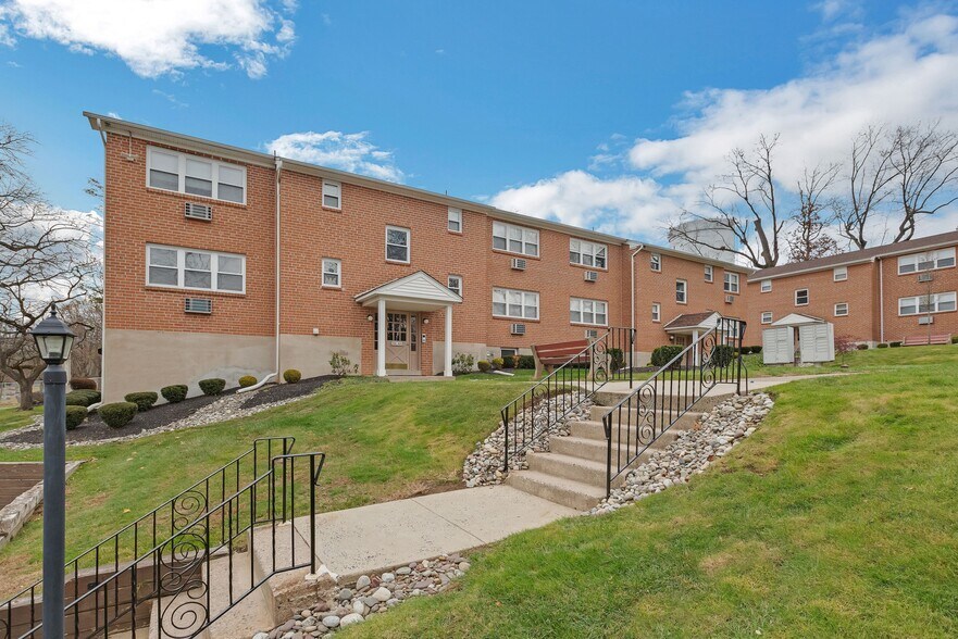 More Photos Of 200 Spruce St, Doylestown Multifamily For Sale