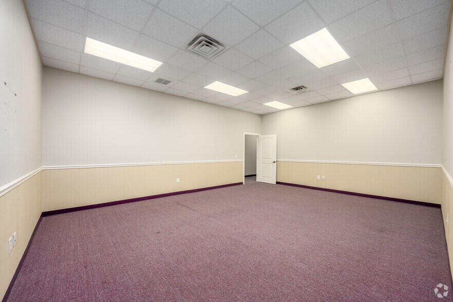 More Photos Of 122 S Segrave St, Daytona Beach Office For Sale