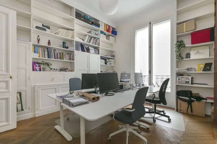 More Photos Of 51 Rue Jean-Jacques Rousseau, Paris Office For Sale
