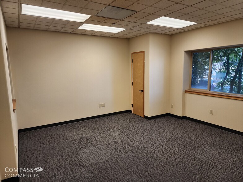 More Photos Of 63360 Powell Butte Hwy, Bend Warehouse For Lease
