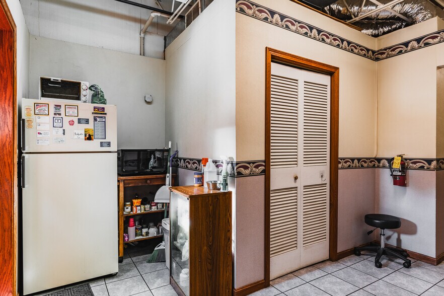 More Photos Of 800 Division St, Parkersburg Medical For Sale