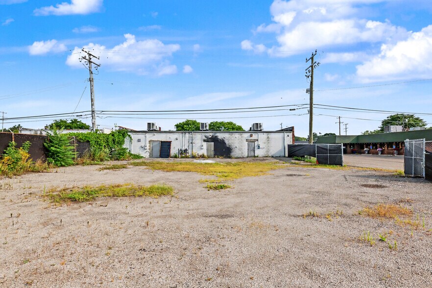 More Photos Of 22909-22917 Van Born Rd, Taylor Freestanding For Sale