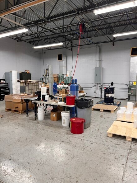 More Photos Of 360 Old Sanford Oviedo Rd, Winter Springs Manufacturing For Lease