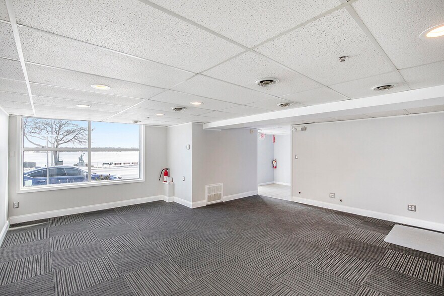 More Photos Of 201 N Riverside Ave, Saint Clair General Retail For Sale