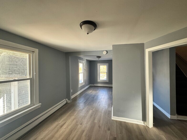More Photos Of 54 High St, Waterbury Storefront Retail Residential For Sale