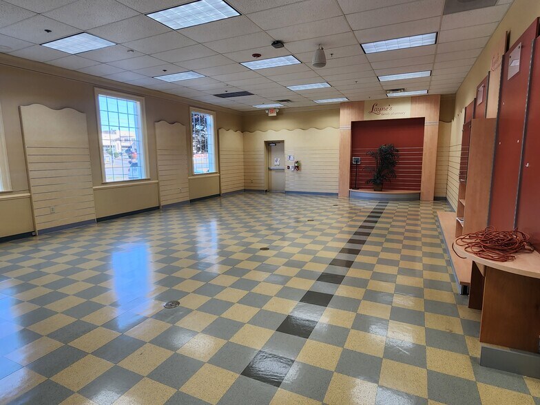 More Photos Of 509 S Van Buren Rd, Eden Medical For Lease