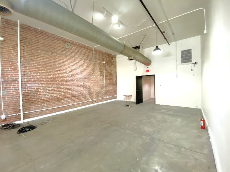 More Photos Of 116-120 E 5th St, Los Angeles Apartments For Lease