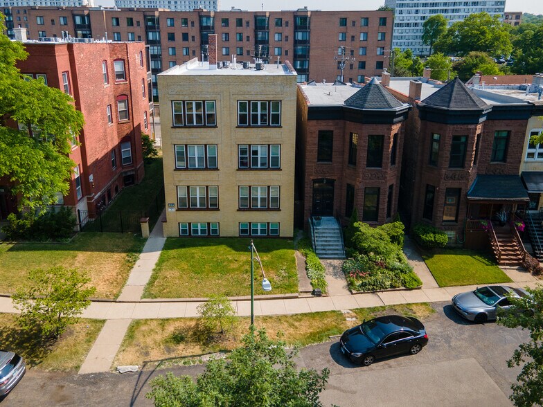More Photos Of 619 E Groveland Park, Chicago Apartments For Sale