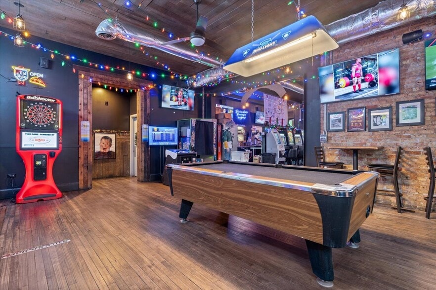 More Photos Of 3801-3809 N Clark St, Chicago Restaurant For Sale