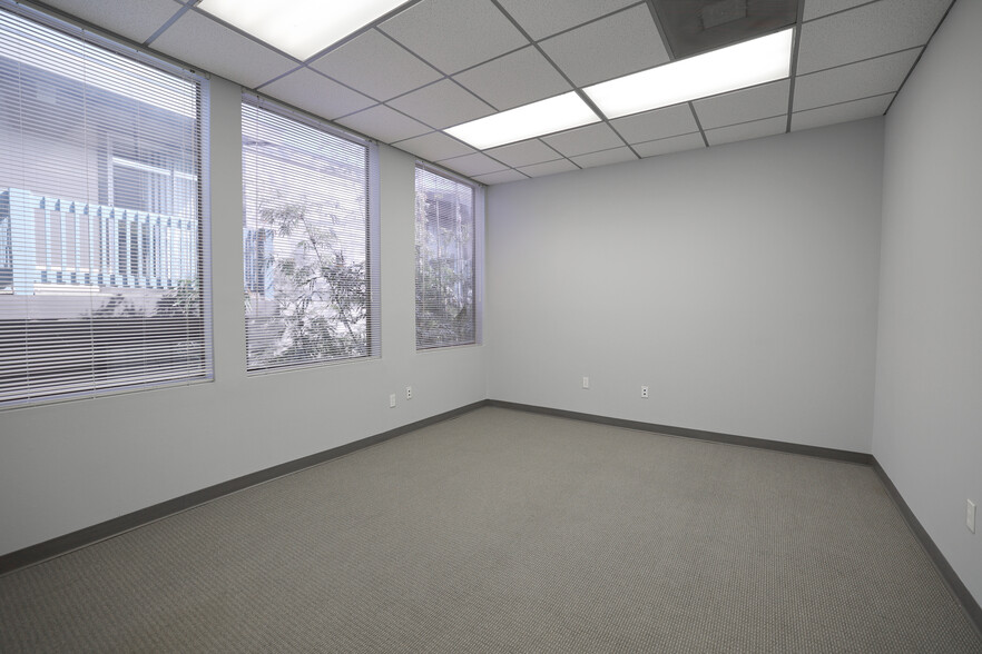 More Photos Of 3925 N I-10 Service Rd, Metairie Office For Lease