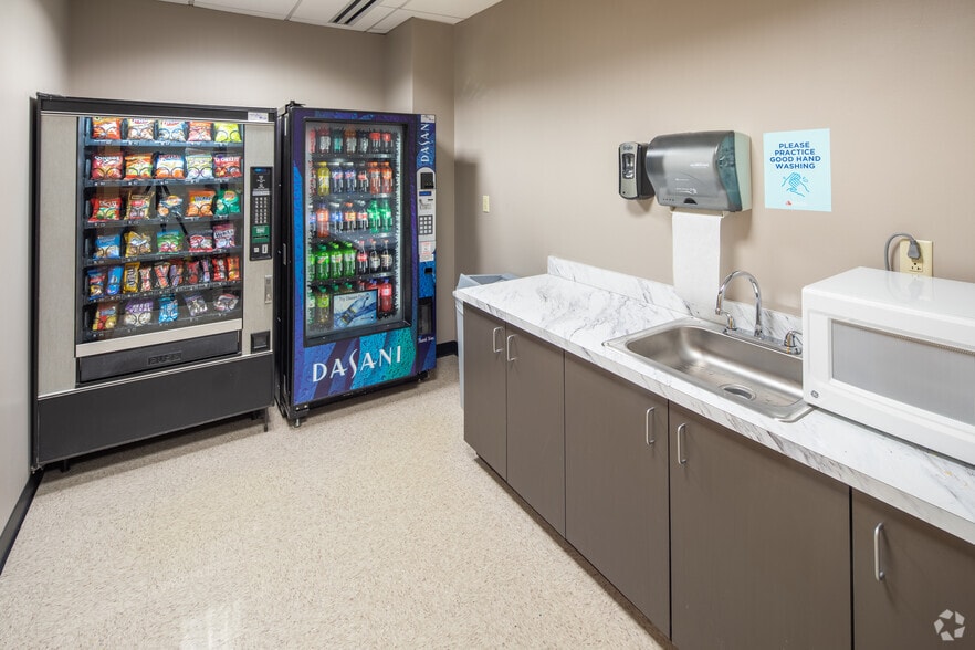 More Photos Of 12400 Olive Blvd, Saint Louis Office For Lease