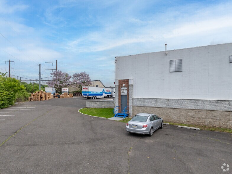 More Photos Of 1000 Nottingham Way, Hamilton Light Distribution For Sale