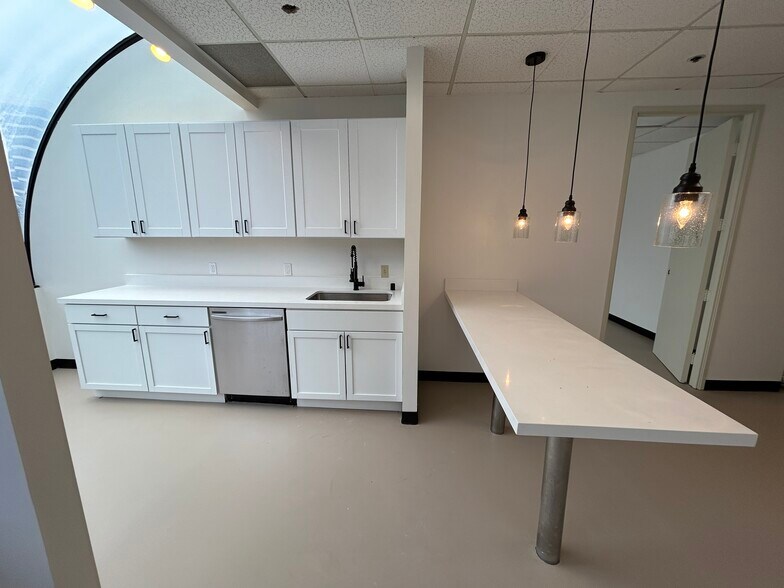 More Photos Of 6001 Bristol Pky, Culver City Office For Lease