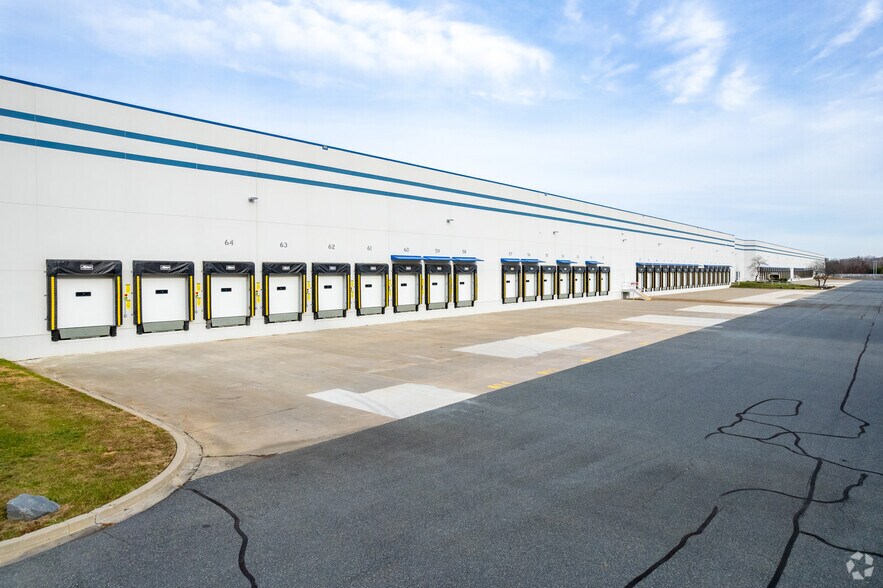 More Photos Of 500 Old Post Rd, Aberdeen Distribution For Lease