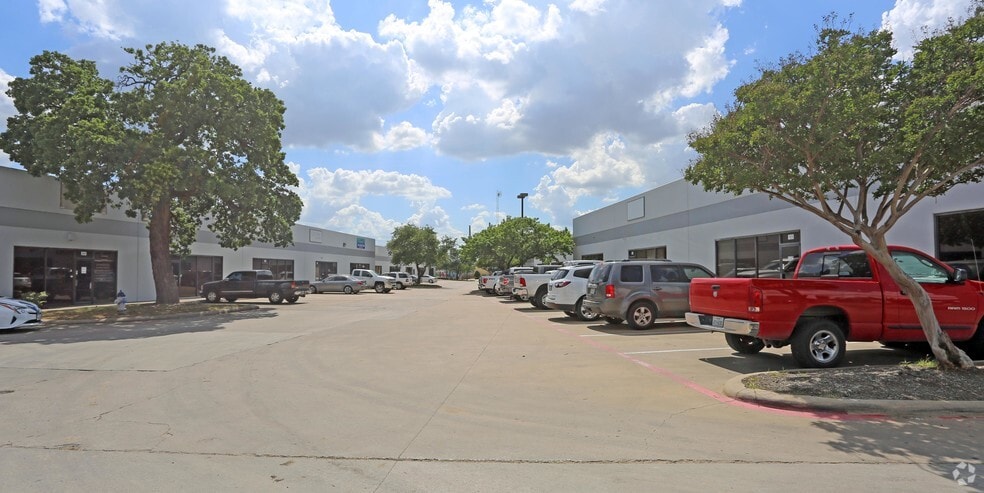 More Photos Of 11056 Shady Trl, Dallas Unknown For Lease