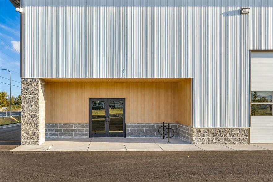 More Photos Of 163-171 Bateman Dr, Medford Light Manufacturing For Lease