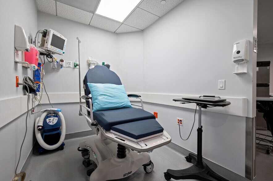 More Photos Of 20311 Birch St, Newport Beach Medical For Lease