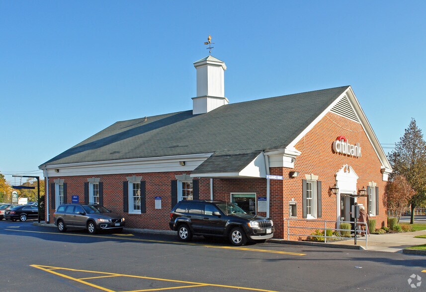 More Photos Of 835 Montauk Hwy, Bayport Bank For Lease