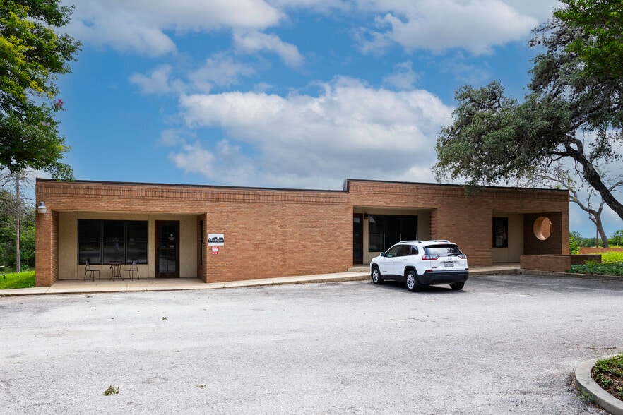 More Photos Of 13438-1 Bandera Rd, Helotes Office For Sale