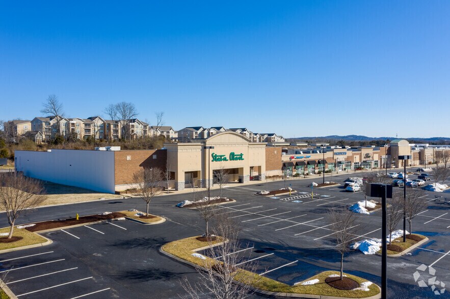 More Photos Of 1010-1038 Glenbrook Way, Hendersonville Unknown For Lease