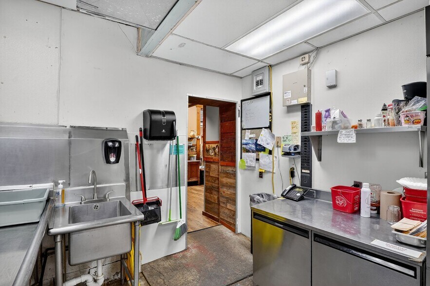 More Photos Of 550 McKeesport Rd, Elizabeth Freestanding For Sale