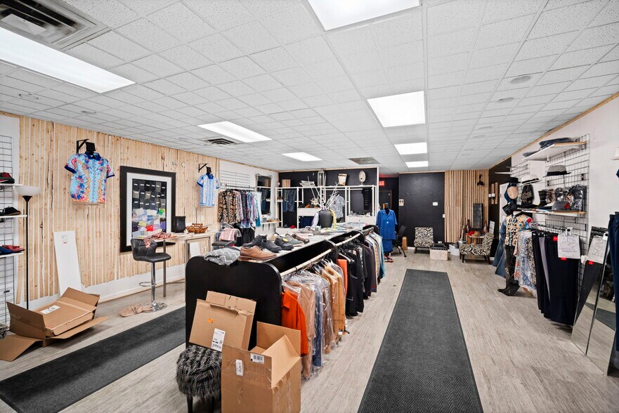 More Photos Of 7311-7321 N Teutonia Ave, Milwaukee Freestanding For Sale