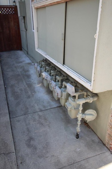 More Photos Of 2 Arundel Rd, Burlingame Apartments For Sale