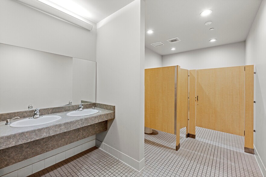 More Photos Of 2036 Corte Del Nogal, Carlsbad Office For Sale