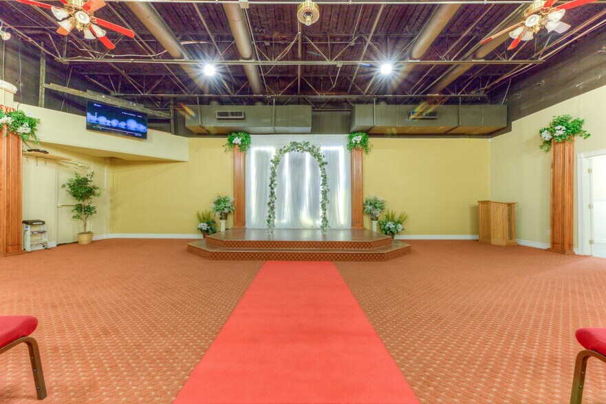 More Photos Of 1109 E Memphis St, Broken Arrow Religious Facility For Lease