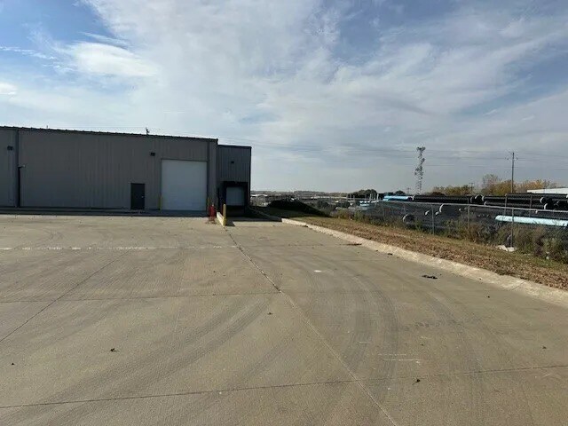 More Photos Of 2030 E 52nd St, Sioux Falls Industrial For Sale