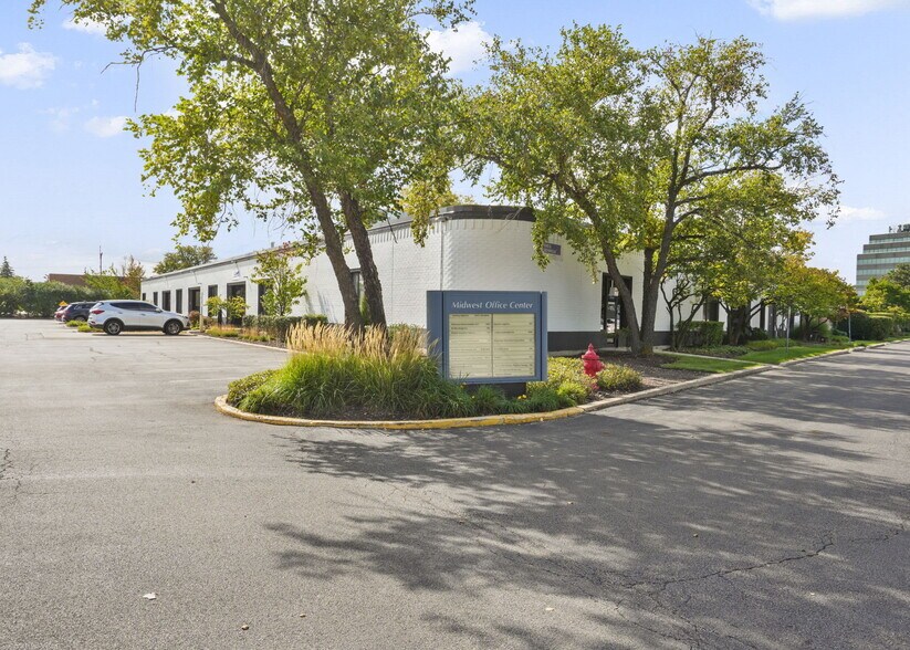 More Photos Of 17W775 Butterfield Road (Midwest Office Center), Oakbrook Terrace Medical For Lease