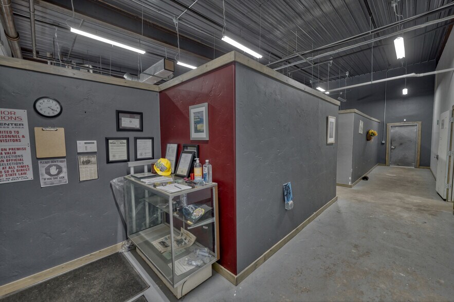 More Photos Of 106 E Smith St, Iron Mountain Distribution For Sale