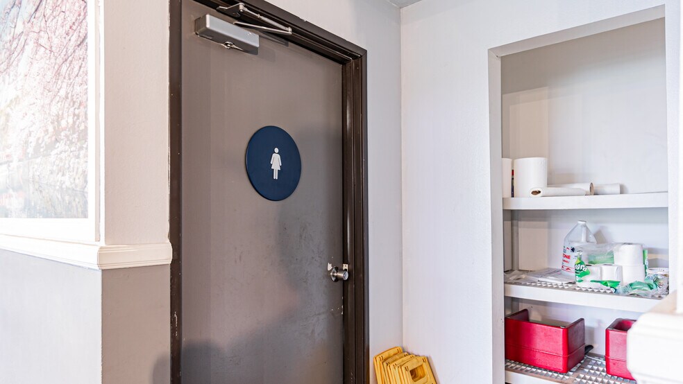 More Photos Of 1280 E Holt Ave, Pomona Restaurant For Lease