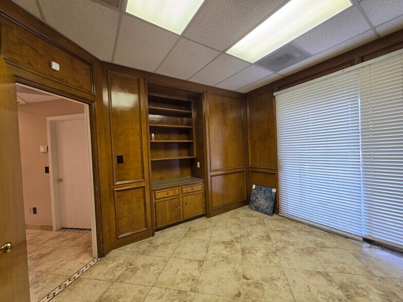 More Photos Of 14343 Torrey Chase Blvd, Houston Office For Sale